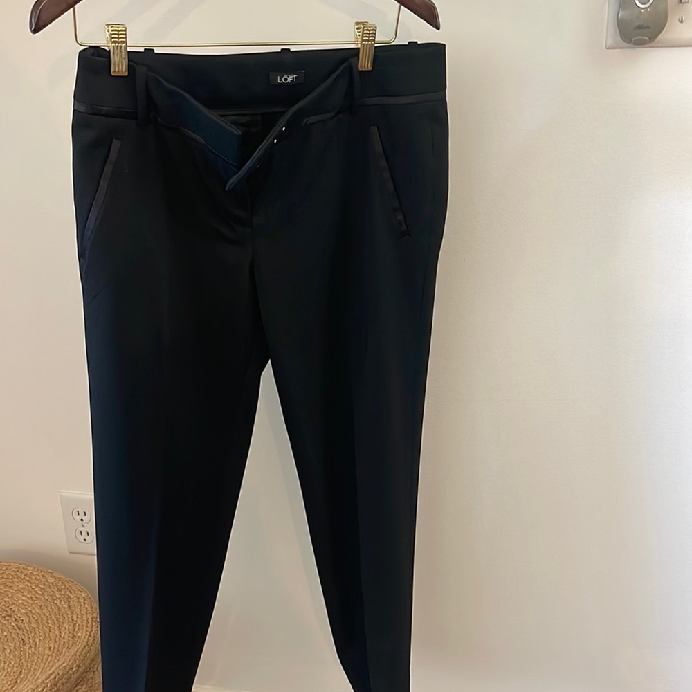 Tuxedo dress pants ( no side stripe) never worn. Size 6